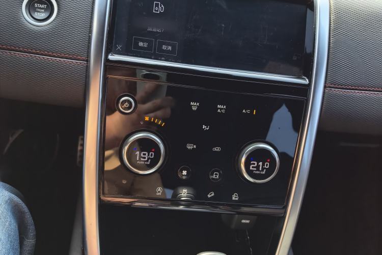 Used Land Rover Discovery Sport 2022 Revised Version 249 PS Metropolitan Edition Interior 3
