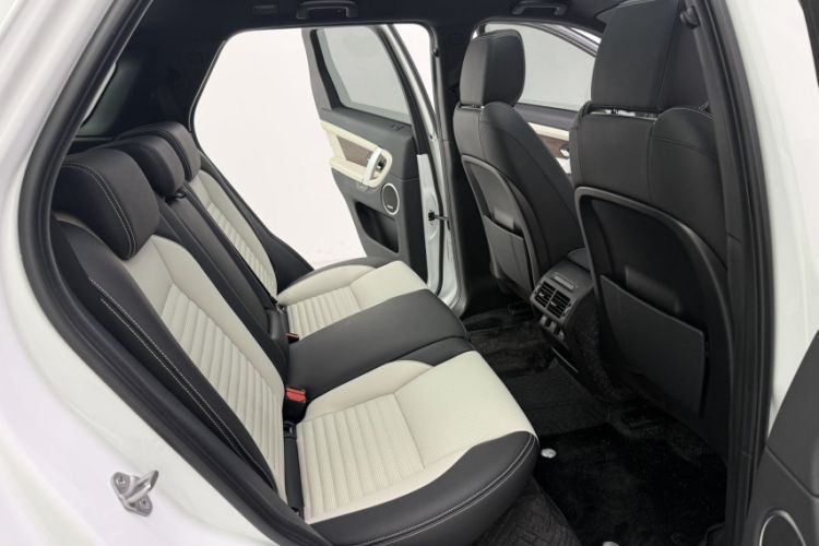 Used Land Rover Discovery Sport 2022 Restyled 249 PS R-Dynamic SE Performance Tech Edition 5 Seats Interior 3