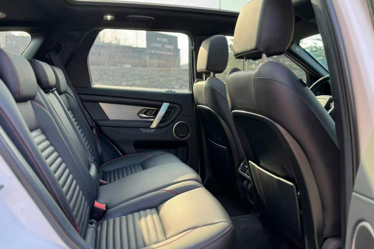 Used Land Rover Discovery Sport 2022 249 PS Metropolitan Edition 5 Seats Interior 4