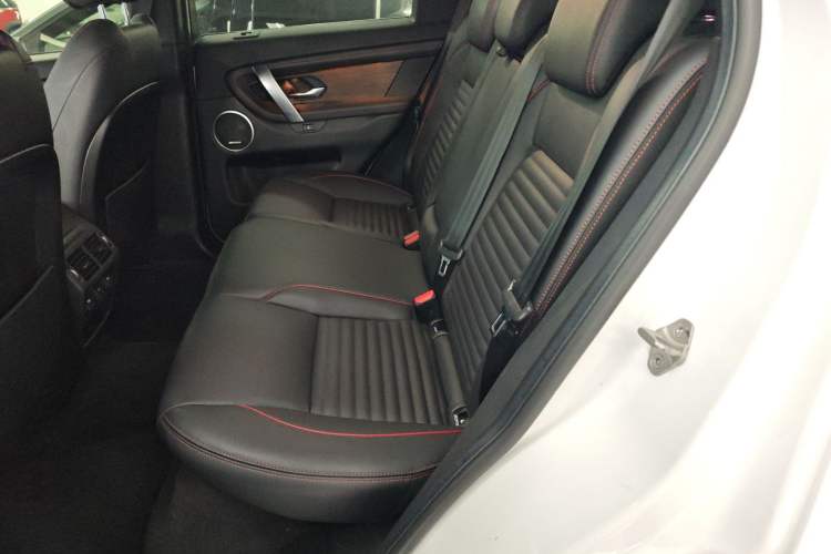 Used Land Rover Discovery Sport 2022 Restyled 249 PS R-Dynamic SE Performance Tech Edition 5 Seats Interior 4