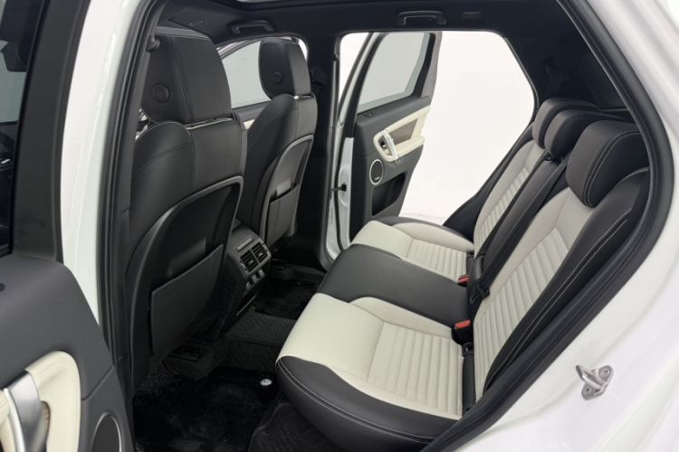 Used Land Rover Discovery Sport 2022 Restyled 249 PS R-Dynamic SE Performance Tech Edition 5 Seats Interior 4