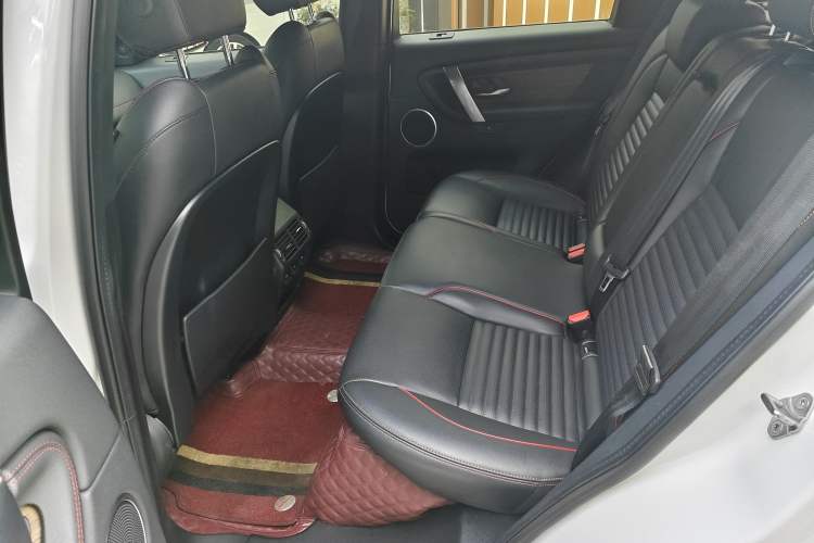 Used Land Rover Discovery Sport 2022 249 PS R-Dynamic S Performance Edition 5 Seats Interior 6