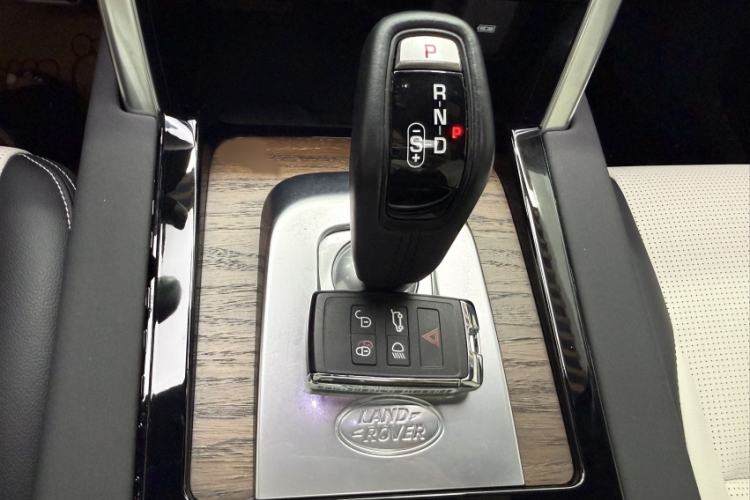 Used Land Rover Discovery Sport 2022 Restyled 249 PS R-Dynamic SE Performance Tech Edition 5 Seats Interior 7