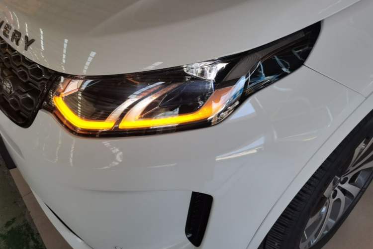 Used Land Rover Discovery Sport 2022 Revised Version 249 PS R-Dynamic S Performance Edition 5 Seats Left Front Headlight