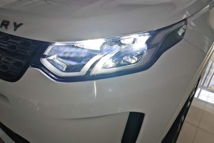 Used Land Rover Discovery Sport 2022 Restyled 249 PS R-Dynamic SE Performance Tech Edition 5 Seats Left Front Headlight