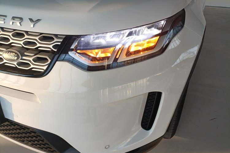 Used Land Rover Discovery Sport 2022 200 PS Family Edition 5 Seats Left Front Headlight