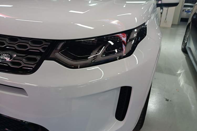Used Land Rover Discovery Sport 2022 Revised Version 249 PS R-Dynamic S Performance Edition 5 Seats Left Front Headlight