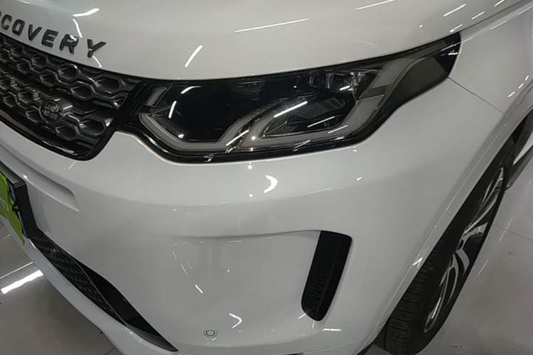 Used Land Rover Discovery Sport 2022 249 PS R-Dynamic SE Performance Tech Edition 5 Seats Left Front Headlight