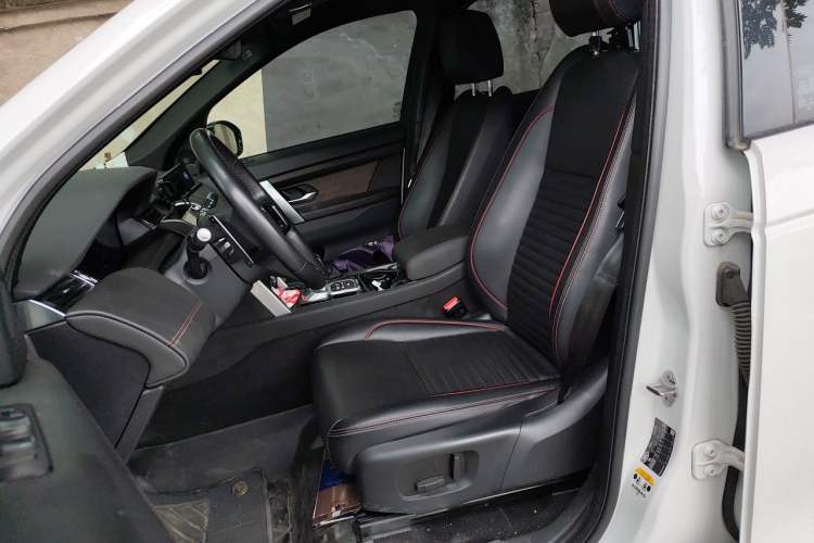 Used Land Rover Discovery Sport 2022 Revised Version 249 PS R-Dynamic S Performance Edition 5 Seats Left Front Seat