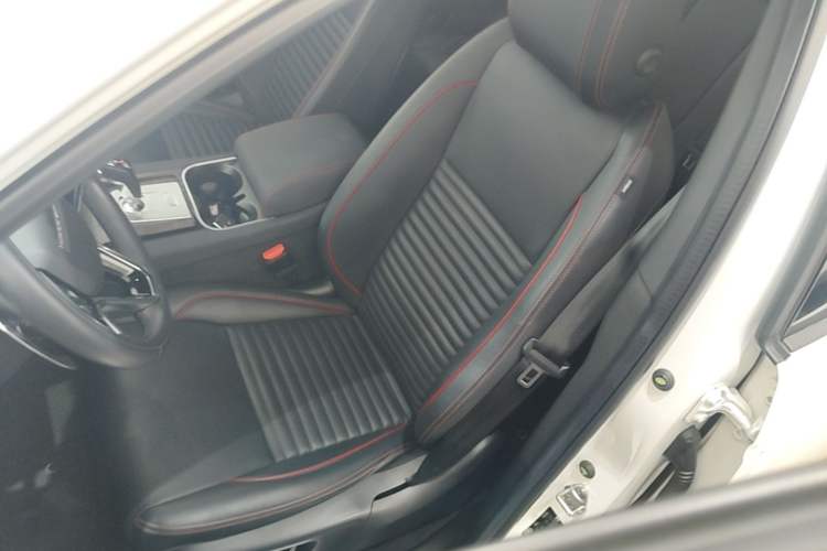 Used Land Rover Discovery Sport 2022 249 PS R-Dynamic S Performance Edition 5 Seats Left Front Seat