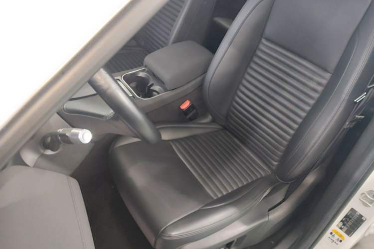 Used Land Rover Discovery Sport 2022 200 PS Family Edition 5 Seats Left Front Seat