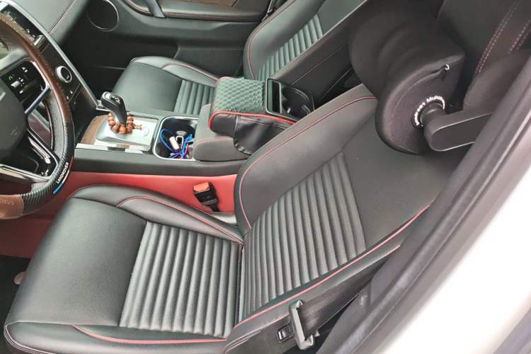 Used Land Rover Discovery Sport 2022 249 PS R-Dynamic S Performance Edition 5 Seats Left Front Seat