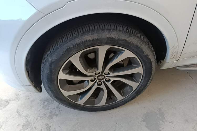 Used Land Rover Discovery Sport 2022 249 PS R-Dynamic S Performance Edition 5 Seats Left Front Wheel Hub