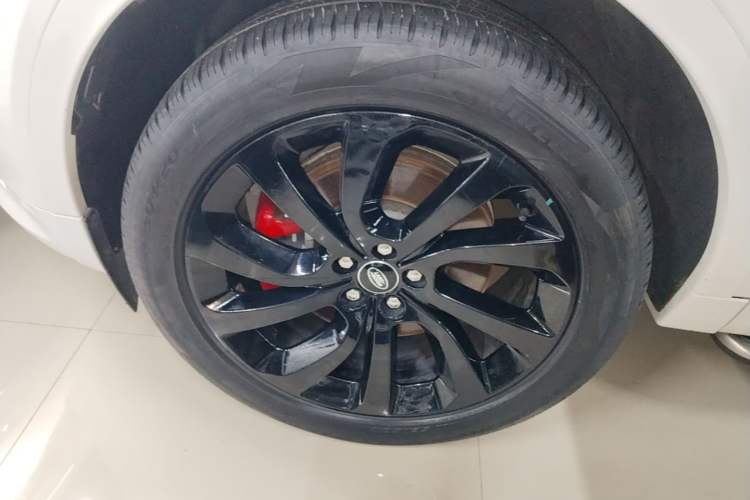 Used Land Rover Discovery Sport 2022 249 PS R-Dynamic S Performance Edition 5 Seats Left Front Wheel Hub