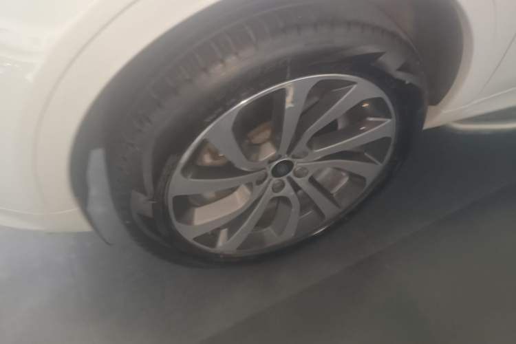 Used Land Rover Discovery Sport 2022 Revised Version 249 PS Metropolitan Edition Left Front Wheel Hub