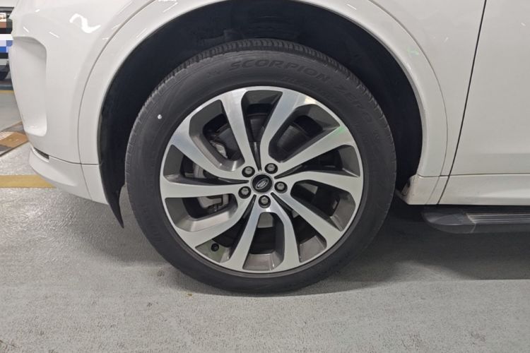 Used Land Rover Discovery Sport 2022 Revised Version 249 PS R-Dynamic S Performance Edition 5 Seats Left Front Wheel Hub