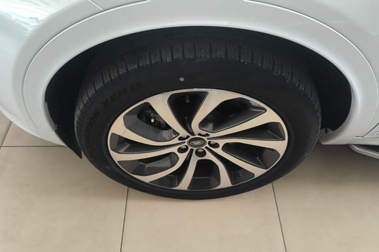 Used Land Rover Discovery Sport 2022 249 PS R-Dynamic S Performance Edition 5 Seats Left Front Wheel Hub