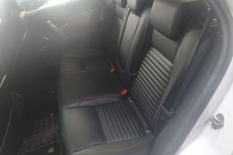 Used Land Rover Discovery Sport 2022 Revised Version 249 PS Metropolitan Edition Left Rear Seat