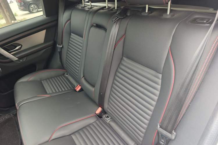 Used Land Rover Discovery Sport 2022 249 PS Metropolitan Edition 5 Seats Left Rear Seat