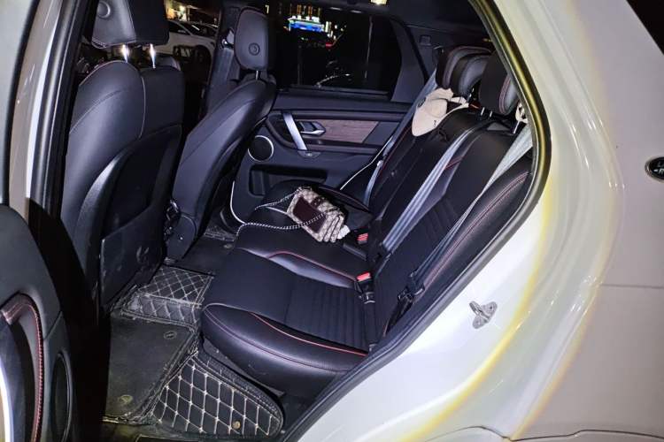 Used Land Rover Discovery Sport 2022 Revised Version 249 PS R-Dynamic S Performance Edition 5 Seats Left Rear Seat