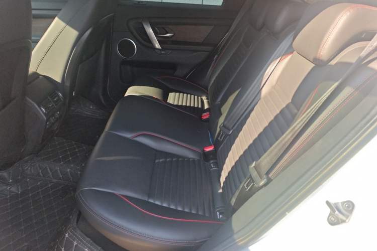 Used Land Rover Discovery Sport 2022 Revised Version 249 PS R-Dynamic S Performance Edition 5 Seats Left Rear Seat