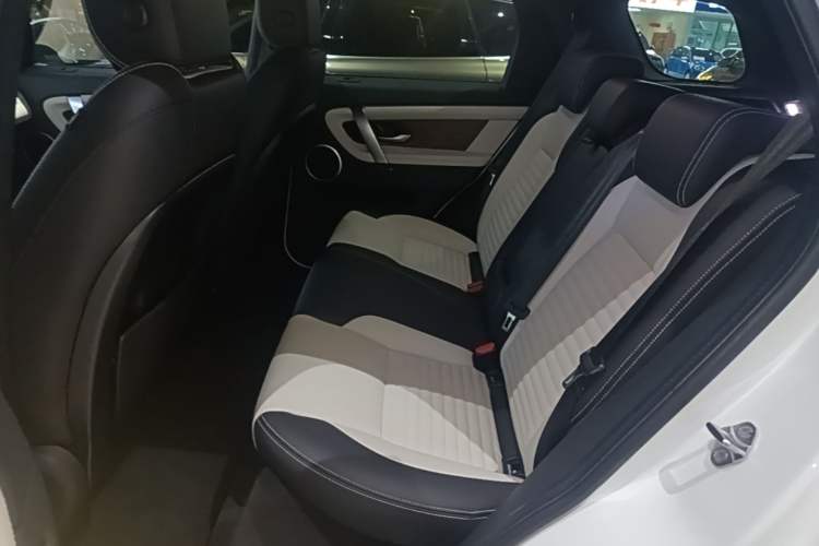 Used Land Rover Discovery Sport 2022 249 PS R-Dynamic S Performance Edition 5 Seats Left Rear Seat