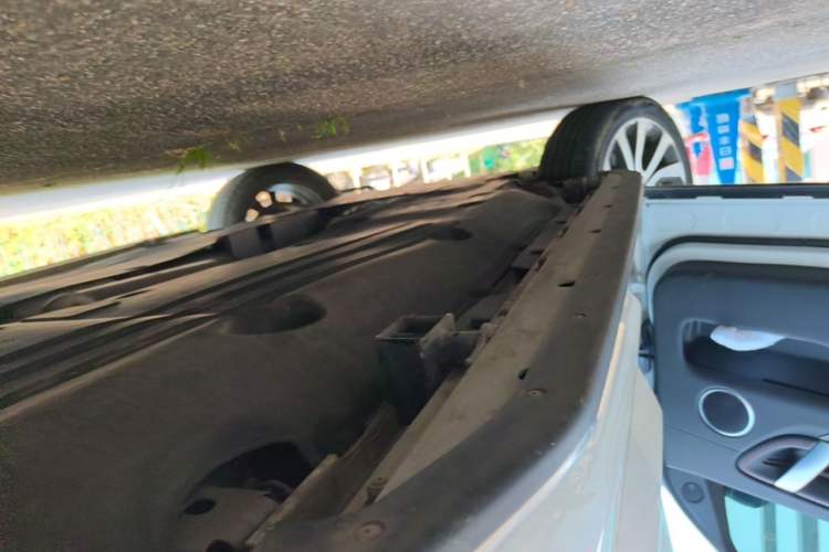 Used Land Rover Discovery Sport 2022 249 PS R-Dynamic SE Performance Tech Edition 5 Seats Left Side Sill