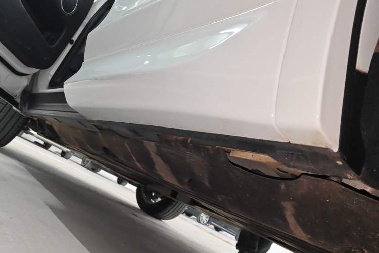Used Land Rover Discovery Sport 2022 Revised Version 249 PS R-Dynamic S Performance Edition 5 Seats Left Side Sill