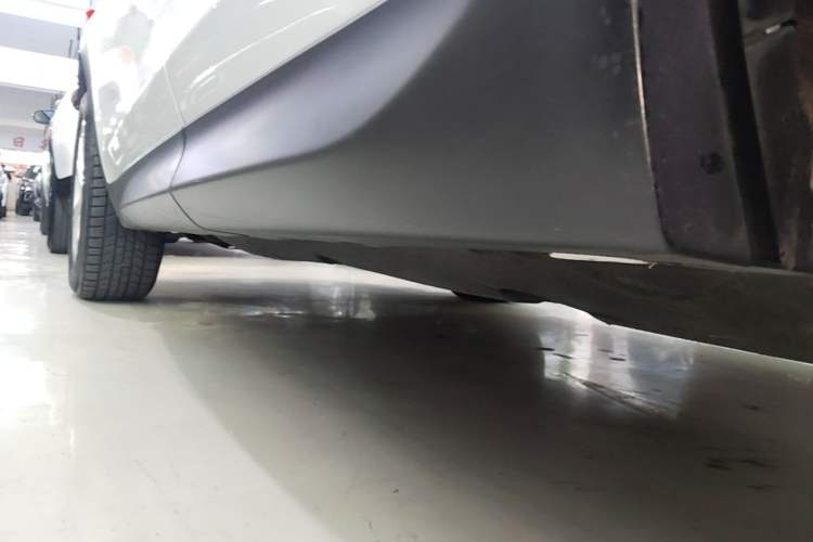 Used Land Rover Discovery Sport 2022 200 PS Family Edition 5 Seats Left Side Sill