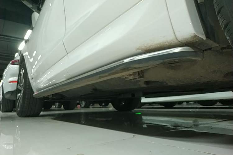 Used Land Rover Discovery Sport 2022 249 PS R-Dynamic SE Performance Tech Edition 5 Seats Left Side Sill