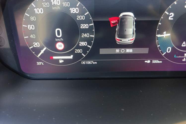 Used Land Rover Discovery Sport 2022 Revised Version 249 PS R-Dynamic S Performance Edition 5 Seats Odometer Close Up