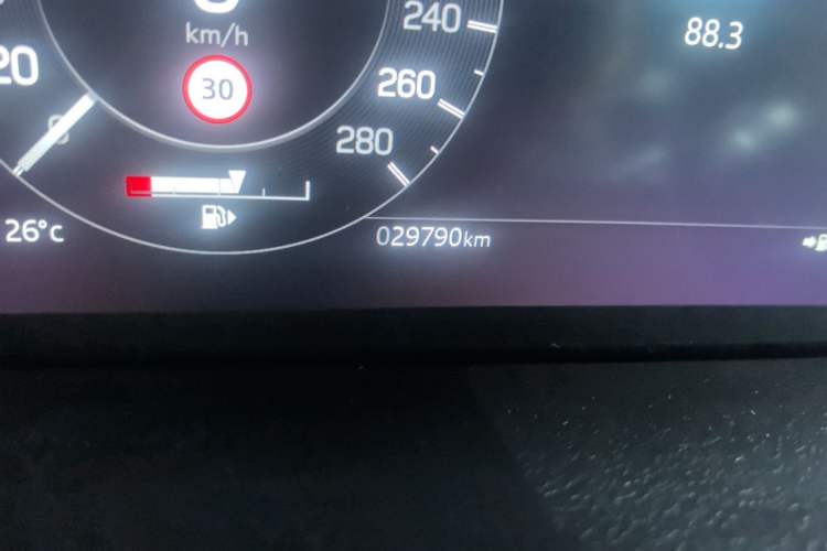 Used Land Rover Discovery Sport 2022 Revised Version 249 PS R-Dynamic S Performance Edition 5 Seats Odometer Close Up