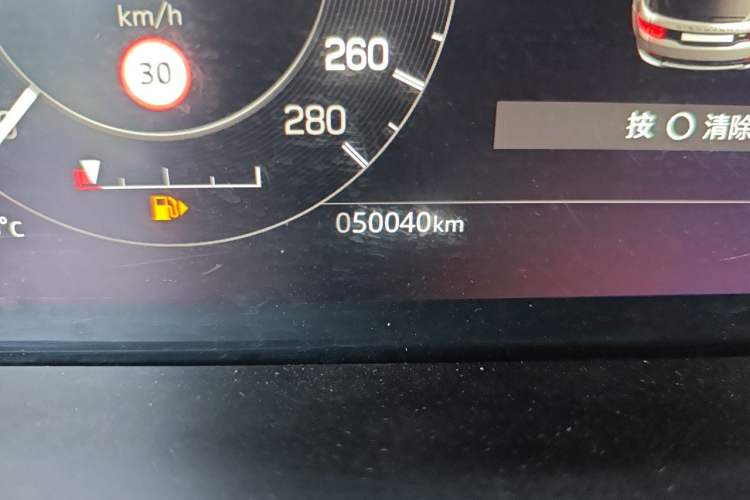 Used Land Rover Discovery Sport 2022 Restyled 249 PS R-Dynamic SE Performance Tech Edition 5 Seats Odometer Close Up