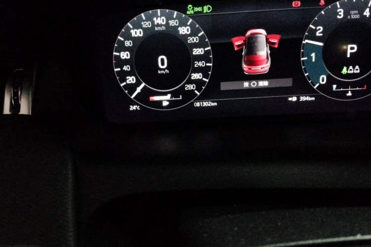 Used Land Rover Discovery Sport 2022 249 PS R-Dynamic S Performance Edition 5 Seats Odometer Close Up