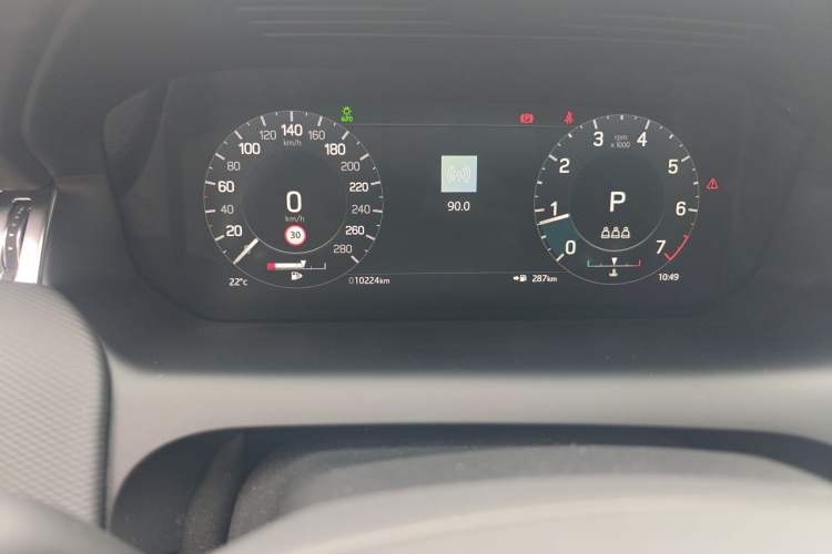 Used Land Rover Discovery Sport 2022 249 PS Metropolitan Edition 5 Seats Odometer Close Up