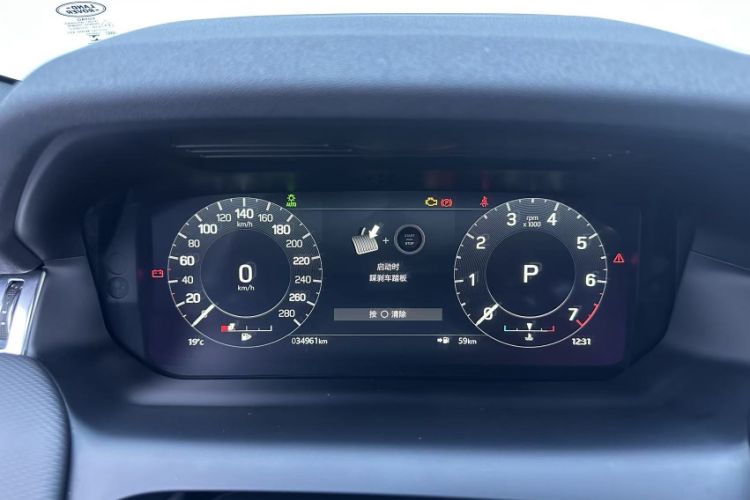 Used Land Rover Discovery Sport 2022 Revised Version 249 PS R-Dynamic S Performance Edition 5 Seats Odometer Close Up