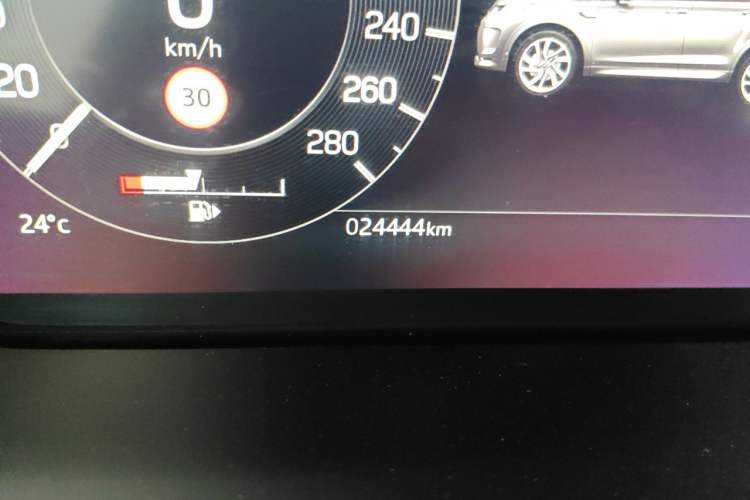 Used Land Rover Discovery Sport 2022 Revised Version 249 PS R-Dynamic S Performance Edition 5 Seats Odometer Close Up