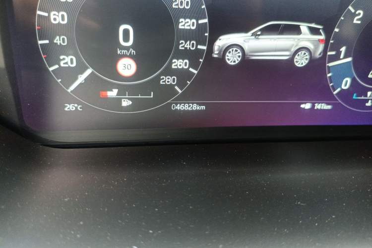 Used Land Rover Discovery Sport 2022 249 PS R-Dynamic SE Performance Tech Edition 5 Seats Odometer Close Up