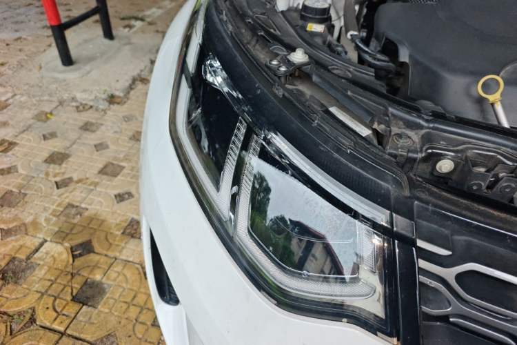 Used Land Rover Discovery Sport 2022 Revised Version 249 PS R-Dynamic S Performance Edition 5 Seats Right Front Headlight