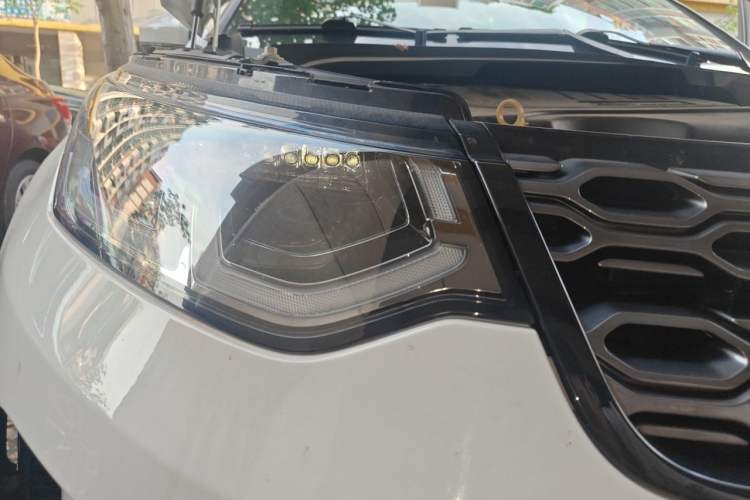 Used Land Rover Discovery Sport 2022 249 PS R-Dynamic S Performance Edition 5 Seats Right Front Headlight