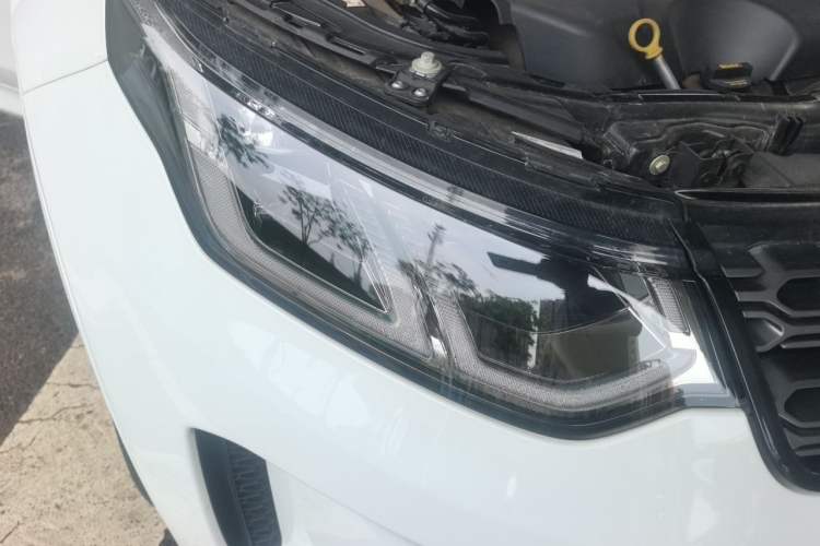 Used Land Rover Discovery Sport 2022 Revised Version 249 PS R-Dynamic S Performance Edition 5 Seats Right Front Headlight