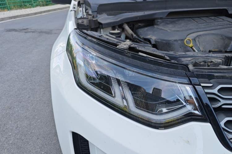 Used Land Rover Discovery Sport 2022 Restyled 249 PS R-Dynamic SE Performance Tech Edition 5 Seats Right Front Headlight