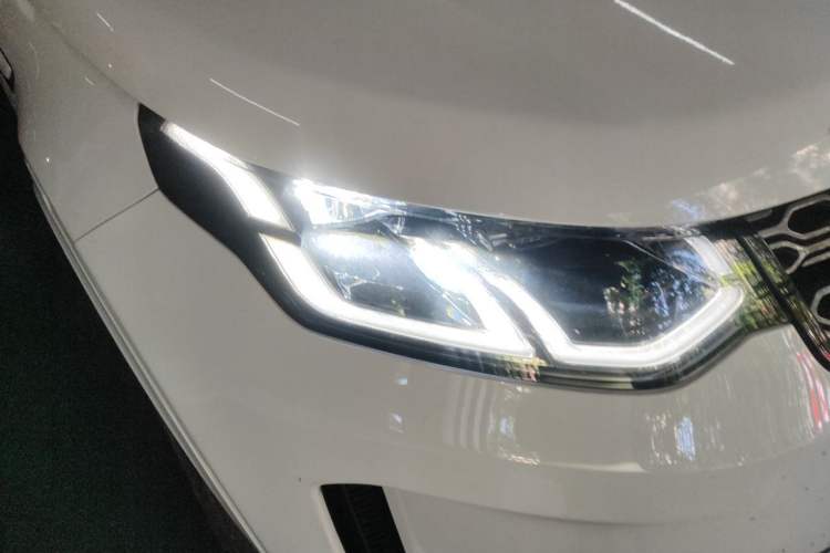 Used Land Rover Discovery Sport 2022 Revised Version 249 PS R-Dynamic S Performance Edition 5 Seats Right Front Headlight