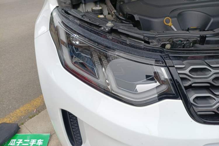 Used Land Rover Discovery Sport 2022 249 PS R-Dynamic SE Performance Tech Edition 5 Seats Right Front Headlight