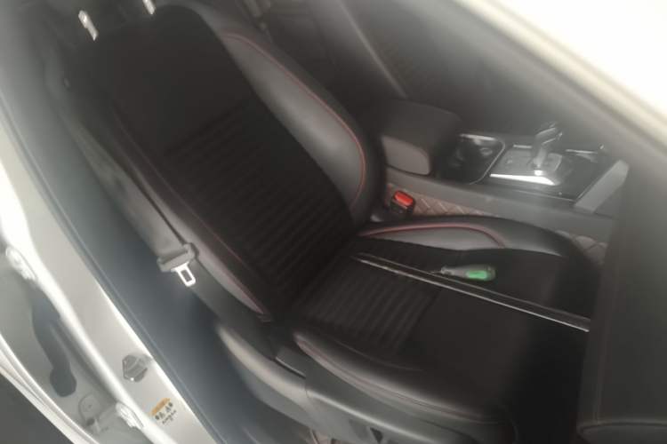 Used Land Rover Discovery Sport 2022 Revised Version 249 PS Metropolitan Edition Right Front Seat