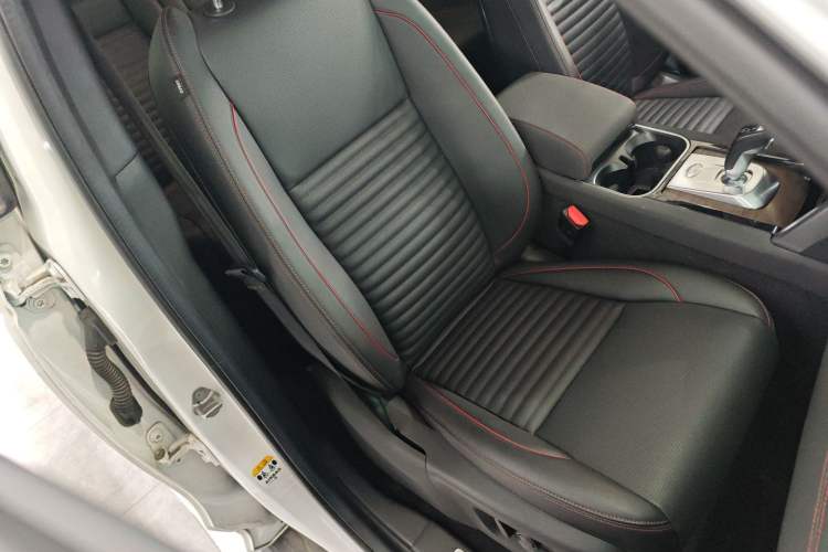 Used Land Rover Discovery Sport 2022 Restyled 249 PS R-Dynamic SE Performance Tech Edition 5 Seats Right Front Seat
