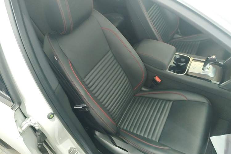 Used Land Rover Discovery Sport 2022 249 PS R-Dynamic S Performance Edition 5 Seats Right Front Seat