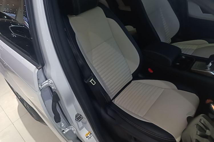 Used Land Rover Discovery Sport 2022 249 PS R-Dynamic S Performance Edition 5 Seats Right Front Seat