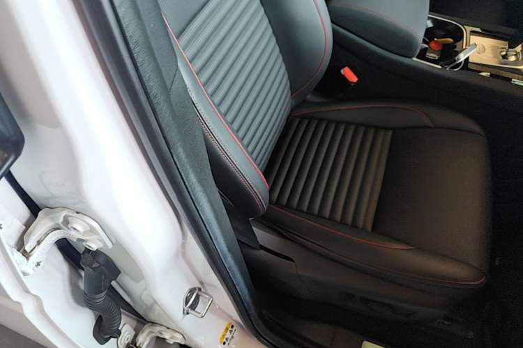 Used Land Rover Discovery Sport 2022 249 PS R-Dynamic S Performance Edition 5 Seats Right Front Seat