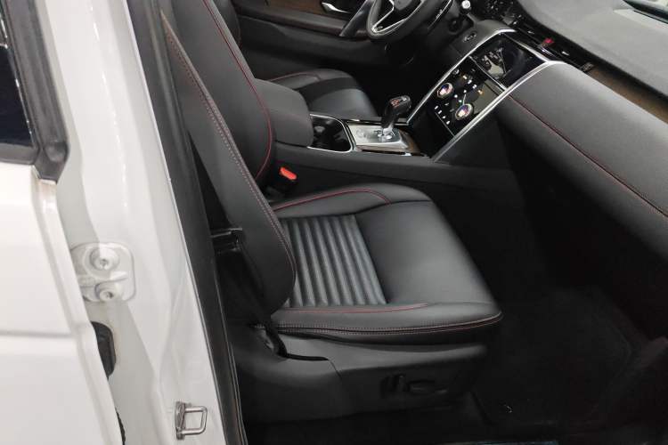 Used Land Rover Discovery Sport 2022 Revised Version 249 PS R-Dynamic S Performance Edition 5 Seats Right Front Seat